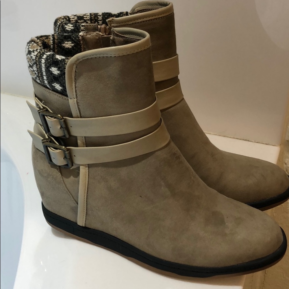 Nude boots